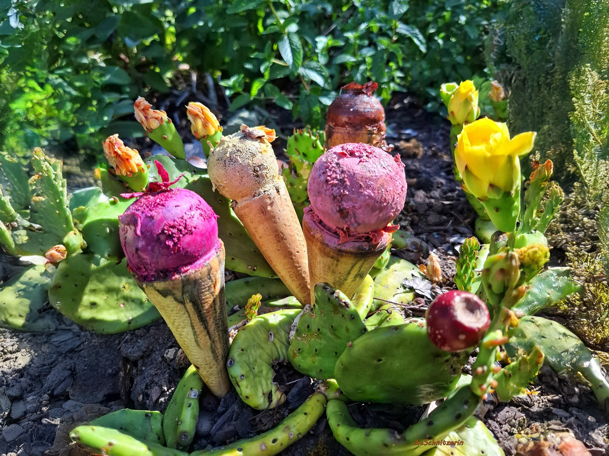 Eis ist fertig! Gedrechselte Unikate aus Kastanie - handbemalt.