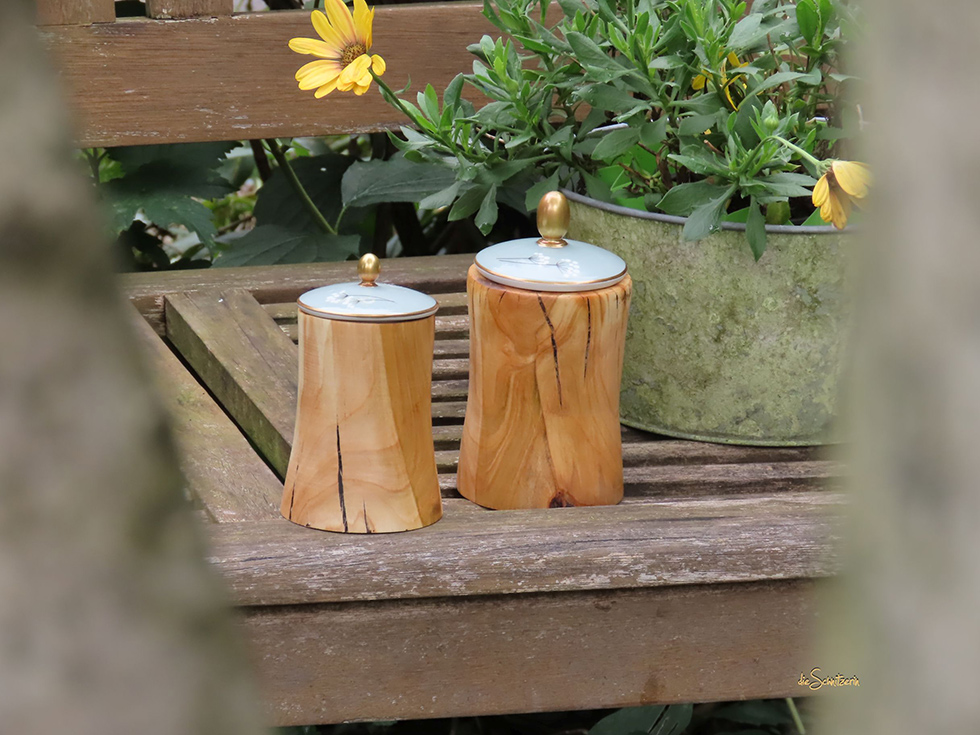 Holzdosen aus altem Kirschenholz mit Porzellandeckel